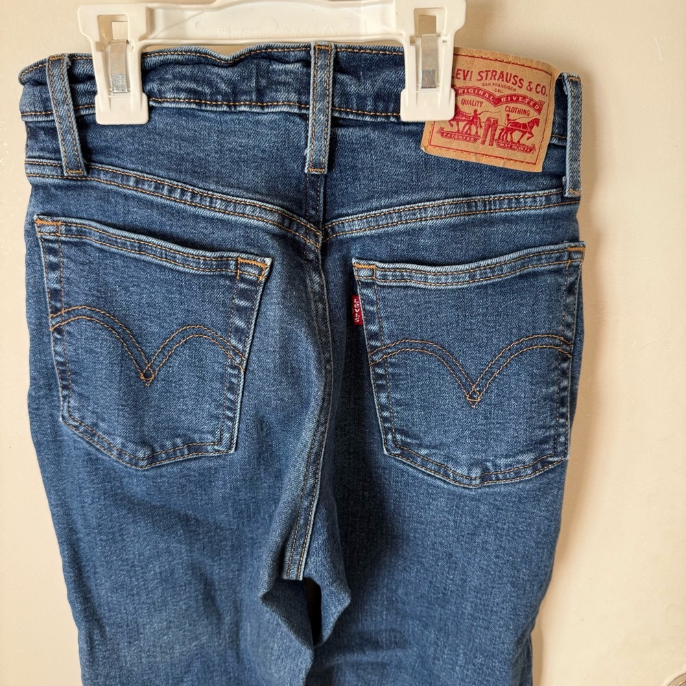 Levi's Women's Wedgie Straight Jeans - Picture 2 of 6
